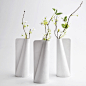 Jiwon Choi的作品很让人出乎意料，他善于运用一些特殊的材质来创作。

Tyvek Vase花瓶是用防水纸制作而成。