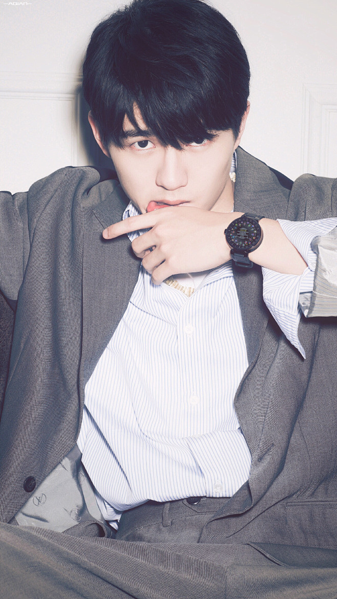 刘昊然明眸皓齿