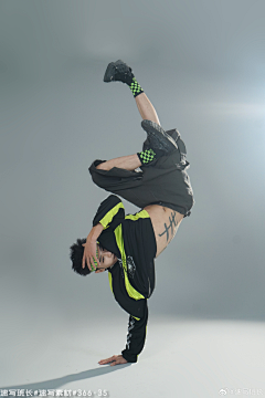 庸庸碌碌爬某人采集到速写素材