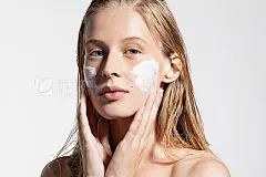 Woman does a moisturizer on your face