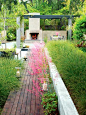 户外壁炉，珊瑚钟和户外。outdoor fireplaces, coral bells and outdoor.