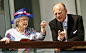 2007年6月2日，英国女王伊丽莎白二世和丈夫菲利普亲王在英格兰南部观看赛马。