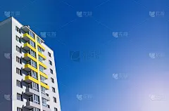 建筑外立面，天空背景-照片出租，出售公寓，房地产投资。与copy-space形象。