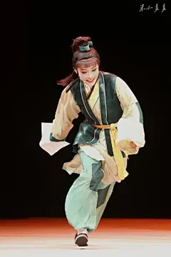 其中包括图片：