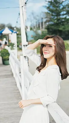 演员邓家佳手机壁纸