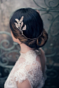 Cherished新娘头饰：发间流淌出的自然+来自：婚礼时光——关注婚礼的一切，分享最美好的时光。#新娘头饰#