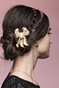Dolce & Gabbana F/W 2015—— 用胸花别针做的发饰