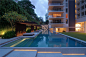 现代简洁的公寓景观游泳池