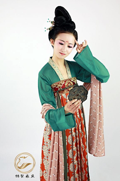 万爱姐采集到传统服装