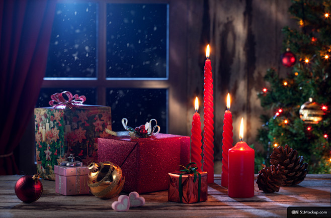 精美礼盒 红色蜡烛 朦胧夜晚 圣诞节新年...