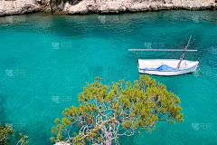 位于马略卡岛的地中海蓝绿色的Calvia Cala Fornells