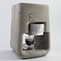 Lavazza概念咖啡机——浓缩咖啡独奏曲。这一款浓缩咖啡机是由以色列申卡尔工程设计学院的学生什穆埃尔·林斯基设计的。
该款名为“Espresso Solo”浓缩咖啡独奏曲的概念咖啡机由混凝土及金属制成。
浓缩咖啡独奏曲：专为Lavazza设计的概念咖啡机，由以色列的什穆埃尔·林斯基实现。

这款概念咖啡机仅用于制作浓缩咖啡和大杯咖啡。
设计过程开始于材料的选择。什穆埃尔 · 林斯基选择混凝土有其特别的打算：混凝土在厨房中不仅仅是墙或起到装饰的作用，他希望这款概念咖啡机能够成为消费者为之倾心的产品。