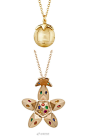 纽约珠宝品牌 Santo di Zani Alma系列，灵感来自于最有代表性的古典时期珠宝，如文艺复兴时期诞生的Poison Ring戒指，维多利亚时代兴起的Orb Pendant挂坠，每一件珠宝都拥有独特的机关，可展现不同的佩戴效果。

#珠宝图库# ​​​​