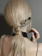 其中包括图片：aesthetic hair style || aesthetic hair clip || aesthetic hair || aesthetic images