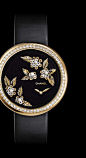 MADEMOISELLE PRIVÉ系列金线刺绣山茶花图案腕表，点缀以珍珠、钻石和琉璃珠- Lesage刺绣坊。 - 放大