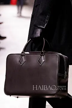【图】绅士风格的暗色系演绎，2014秋冬男装周爱马仕 (Hermes) 秀场配饰细节_第3页_2014秋冬巴黎男装周_海报时尚网