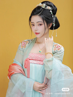 鹿铃花都采集到汉服女【服装】