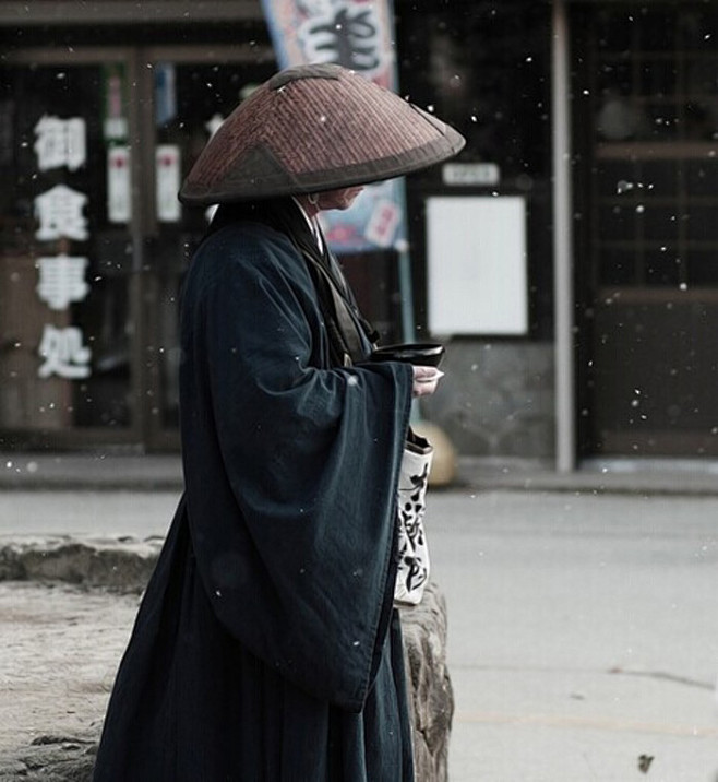 修行,是对自己良心的交待,不是做给别人看...