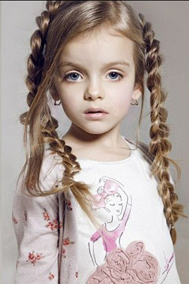 俄罗斯4岁超模米兰·库尔尼科娃 