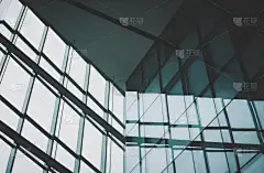 现代建筑钢箱梁熔覆玻璃幕墙的 b_5693203264