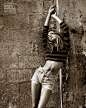 Candice Swanepoel 翘臀酥胸登上四月《Vogue》西班牙版时装特刊 - 美女 - 瘾潮流 - Yobest.com