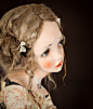美得仿佛有灵魂！艺术家Alissa Filippova的陶瓷娃娃作品，华丽服饰映衬忧郁气质