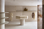 印际 - Studio Pepe x Avart Boutique In Lugano : 墙壁和地面被裸色的微沙肌理所装饰，创造出一个中性与感性的表皮，丰富了内部空间的形体表现。