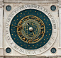 精致梦幻的古董天文钟

天文钟是一种特别设计、显示时间的同时还能显示天文信息的时钟，包括太阳、月亮、星座在不同时刻对应的位置。
天文钟中心常为一个圆形或球形的地球标志，以金色球体代表绕地而动的太阳。
现在中世纪建成的古董天文钟大多能在欧洲各地的老教堂和钟楼看见，许多成为游客的打卡胜地。那些华丽又梦幻的巨大表盘中仿佛蕴藏着穿越千年的时空的浪漫。