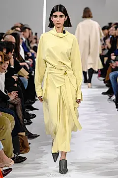 极简先锋
Giada Fall 2019 RTW
hg时装插画超话#灵感的诞生# ​​​​