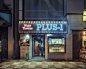 纽约摄影师 Franck Bohbot 镜头下东京的夜晚，在涩谷、新宿、秋叶原、浅草等繁华街道的深处，隐藏着的风俗店、酒吧、居酒屋和夜店。#知日写真大赏#