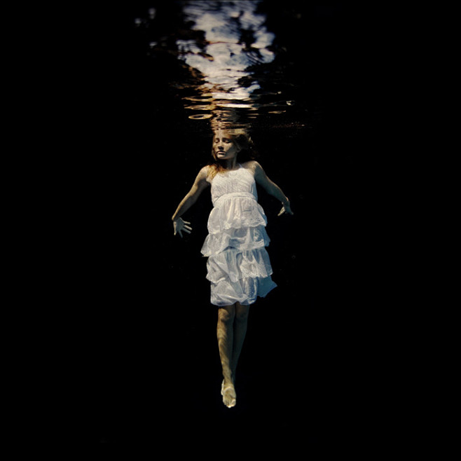 underwater_dark22.jp...