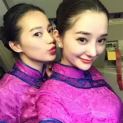 乡下小伙第一次陪老婆坐飞机，不料被空姐捡到他掉落的证件，妻子看到吓傻了!_02