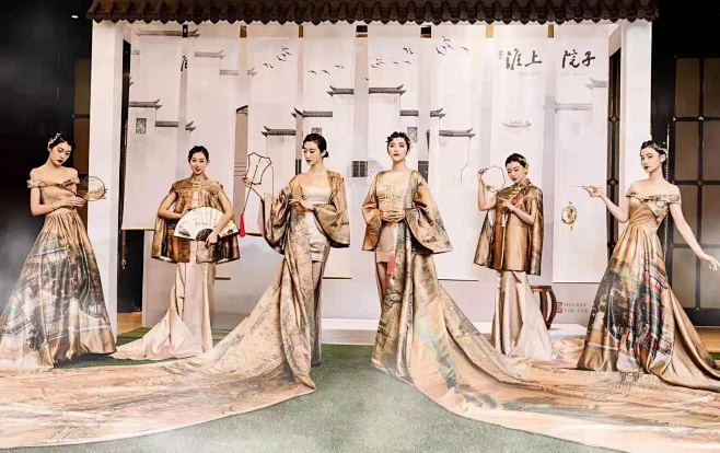 出租新中式清明上河图模特走秀楼盘地产展示高端套系晚礼服淘宝网