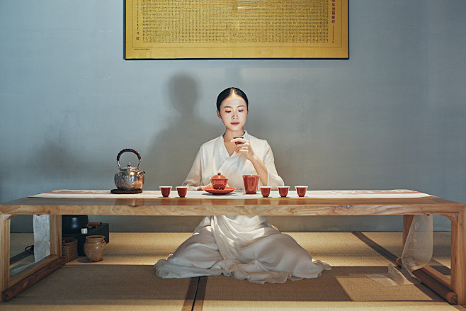 女性泡茶师喝茶（非企业商用）