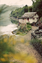 Cottage on the Loch, Scotland
photo via indulgy