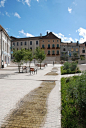 © atelier VILLES & PAYSAGES Gondrecourt-le-château, Requalification de la place de l’Hôtel de Ville, maîtrise d’oeuvre complète, pavés, calcaire, béton, Maître d’ouvrage : Ville de Gondrecourt le Château Maître d’oeuvre : atelier VILLES & PAYSAGES