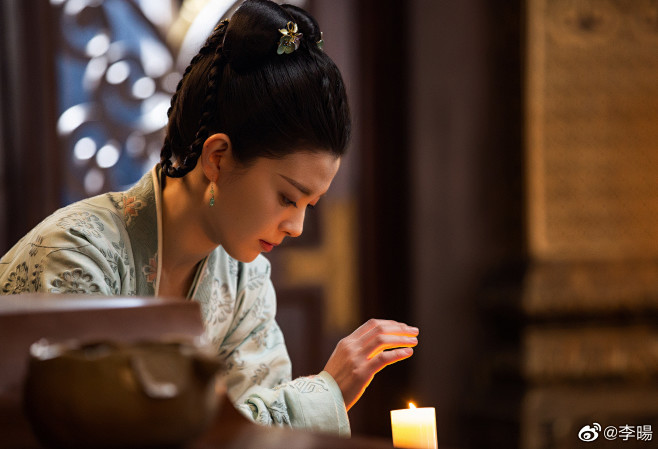 明月照我心坦丽