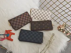 服饰系列实景驴家长款拉链钱包 男女同款细节场景图YTXS_126 驴家长款拉链钱包 男女同款_IMG_5414