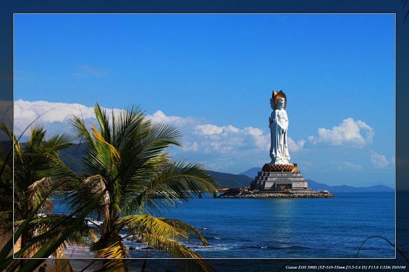 三亚的蓝天、白云、大海