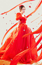 组图：迪丽热巴穿红色长裙勾勒完美身材 泡泡袖配蝴蝶结美艳动人 : 2月12日，迪丽热巴工作室分享一组美照，迪丽热巴身穿红色泡泡长裙勾勒完美好身材，搭配红色蝴蝶结美艳动人。