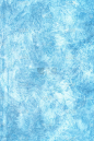 摘要蓝色墙体背景。手绘油画墙上的画。浅蓝色质感。艺术品的碎片。刷油漆的笔迹。现代艺术。当代艺术.