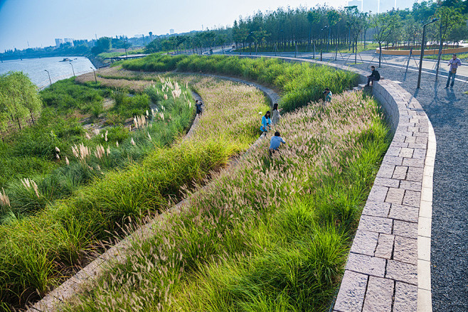 Yanweizhou Park in J...