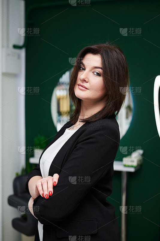 美容院女性
