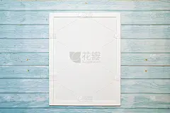 白色框架的图片与复制空间上的木绿松石背景模型