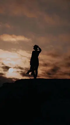 (1 封私信 / 8 条消息)有没有第一次见到让人大喊卧槽的壁纸？ - 知乎 : 有问题，上知乎。知乎，可信赖的问答社区，以让每个人高效获得可信赖的解答为使命。知乎凭借认真、专业和友善的社区氛围，结构化、易获得的优质内容，基于问答的内容生产方式和独特的社区机制，吸引、聚集了各行各业中大量的亲历者、内行人、领域专家、领域爱好者，将高质量的内容透过人的节点来成规模地生产和分享。用户通过问答等交流方式建立信任和连接，打造和提升个人影响力，并发现、获得新机会。