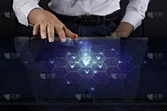 商务女性触摸数字屏幕关于人民币货币