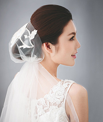 婚礼灵感：俏丽流动纱
如果新娘有漂亮的头...