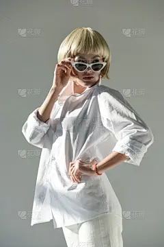 衣服,金色头发,太阳镜,看,高视角,分离着色,酷,白色,女人