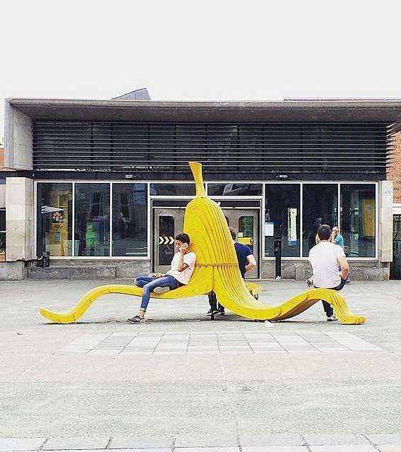 Banana bench, Montre...