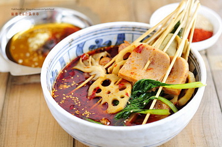 火锅底料、麻辣烫、冷锅串串、油碟和干碟
...